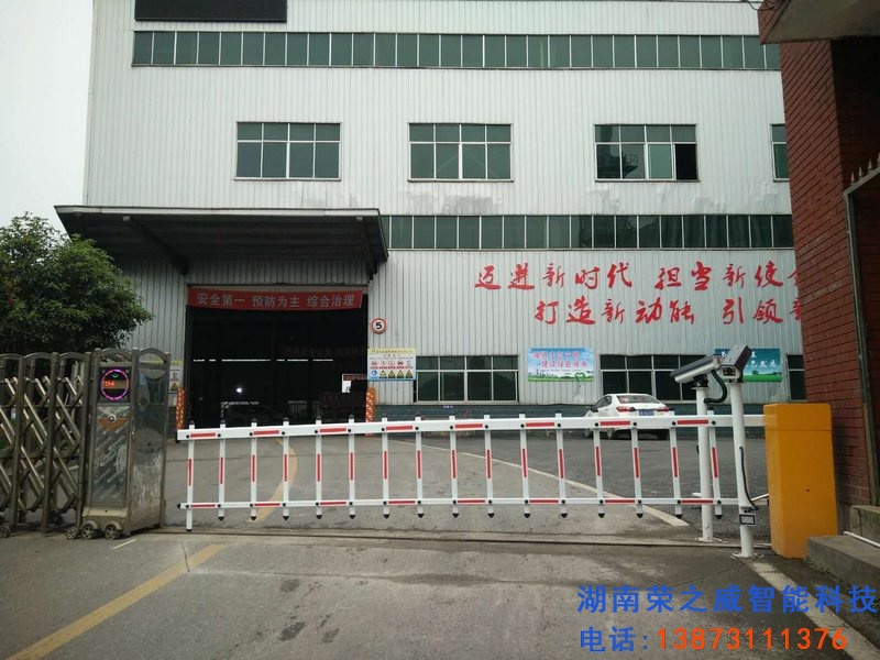 湖南瑞新柵欄順利安裝完成 湖南瑞新柵欄順利安裝完成